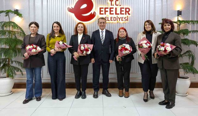 Başkan Yetişkin'den kadın meclis üyelerine anlamlı davranış