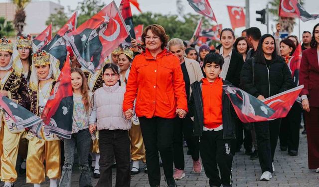 Didim'de bayram coşkusu sokaklara taştı