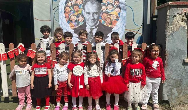 Efeler'in minikleri 23 Nisan'ı kutladı