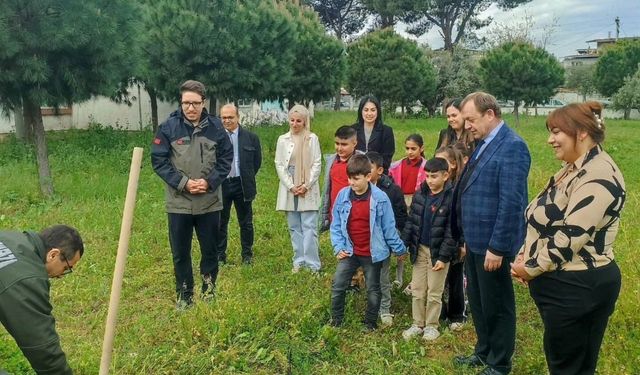 Germencik'te özel öğrenciler Orman Haftası'nda fidan dikti