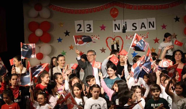 Nazilli'de sahne minik oyuncuların oldu