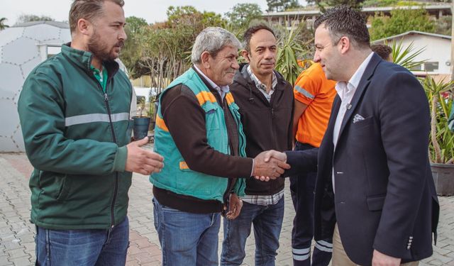 BAŞKAN VEKİLİ DEMİRTAŞ’TAN PARK VE BAHÇELER PERSONELİNE SABAH ZİYARETİ