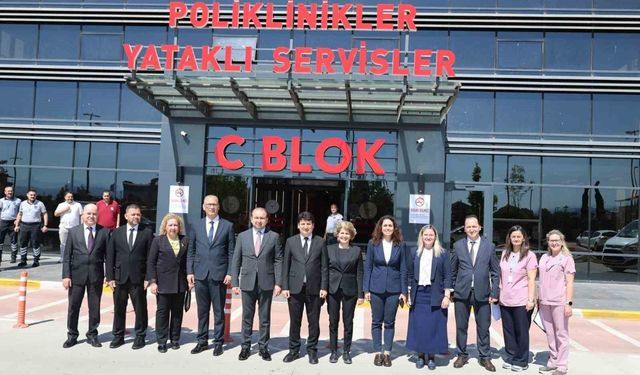 Aydın İl Sağlık Müdürü Şenkul'dan hastalara ve personele bayram ziyareti