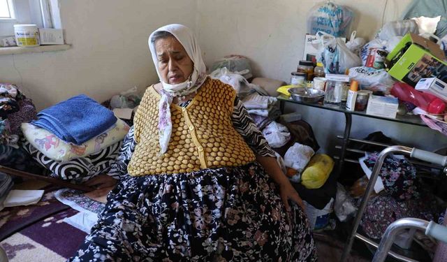 Her geçen gün karnı büyüyen çaresiz kadın 170 kiloya ulaştı, artık hareket edemiyor