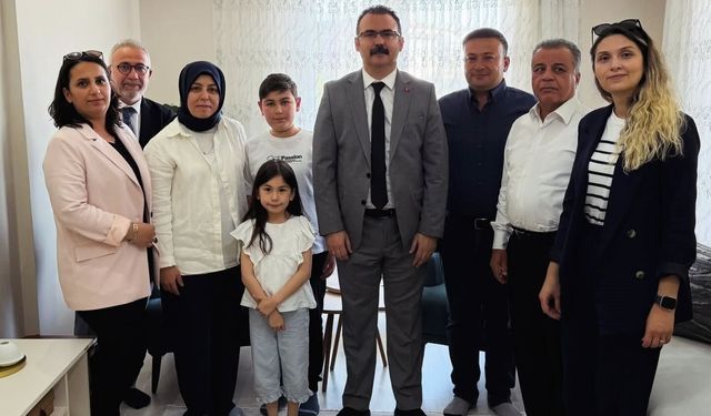 Kaymakam Ateş, öğrencilerin evine konuk oldu