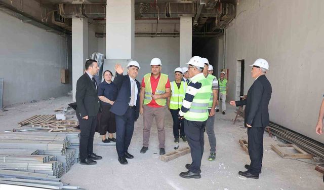Rektör Kent, Diş Hekimliği Fakültesi hastahane binası inşaatında incelemelerde bulundu