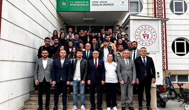 Rektör Kent öğrencilerin sorularını yanıtladı