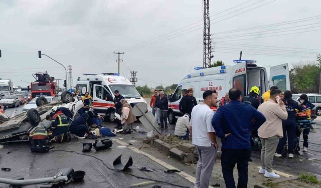 Takla atan otomobil ters döndü: 2'si çocuk 5 yaralı