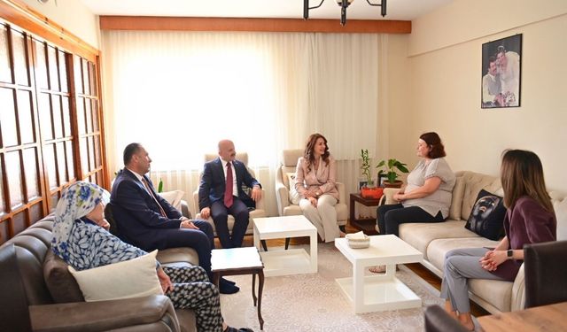 Vali Varol, şehit aileleriyle bayramlaştı