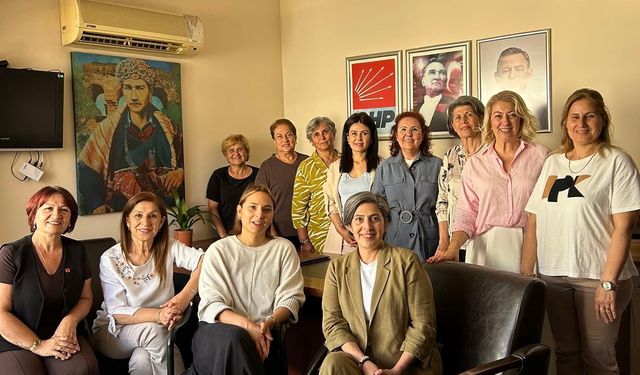 Aydınlı CHP’li Kadınlardan Özgür Özel’e Destek Mesajı