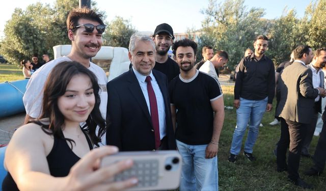 T.Life Açık Hava Sineması Etkinliği ADÜ’de Öğrencilerden Yoğun İlgi Gördü