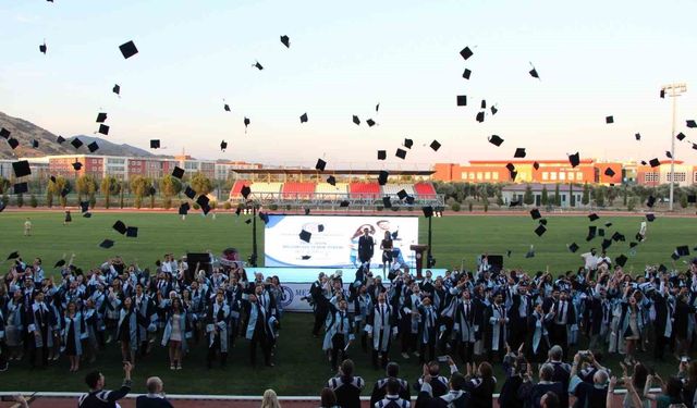 ADÜ Tıp Fakültesi 23. dönem mezuniyet ve yemin töreni gerçekleştirildi