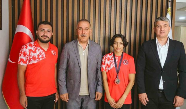 Gençlik ve Spor İl Müdürü Yığmatepe başarılı sporcuyu ağırladı
