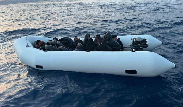 Kuşadası'nda 18 düzensiz göçmen kurtarıldı