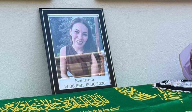 Oyuncu İrtem'i, Kuşadası'nda sevenleri son yolculuğuna uğurladı
