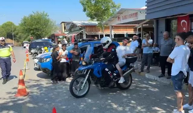YKS'ye yetişemeyen öğrencinin imdadına jandarma yetişti