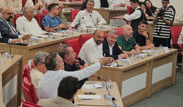 Başkan Yetişkin, meclise kendi mikrofonu ile geldi