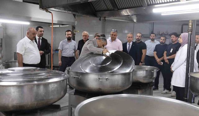 ADÜ Rektörü Kent, merkez yemekhanesinde incelemelerde bulundu