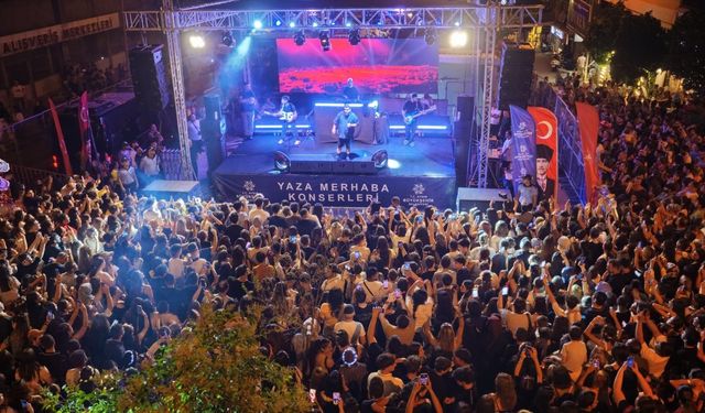 Aydın Büyükşehir Belediyesi Nazillili vatandaşları yaz konserinde buluşturdu