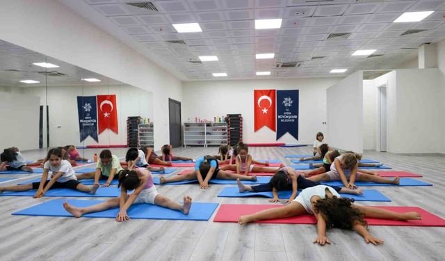 Aydın Büyükşehir'in yaz etkinliklerinde çocuklar jimnastikle gelişiyor