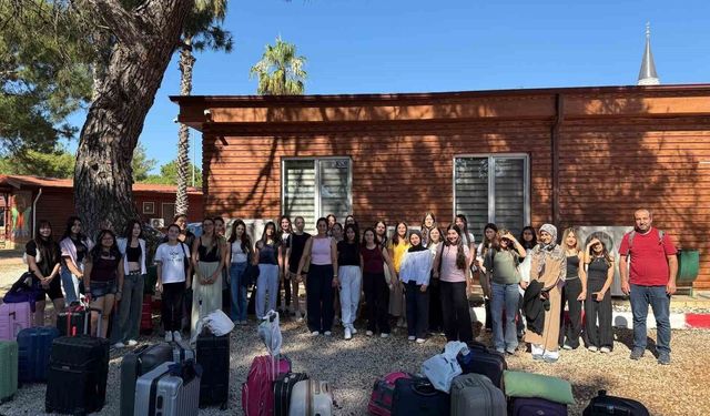 Aydınlı gençler ücretsiz gençlik kampı için Antalya yolcusu