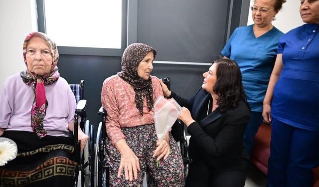 Başkan Çerçioğlu, yaşlı çınarların yanında