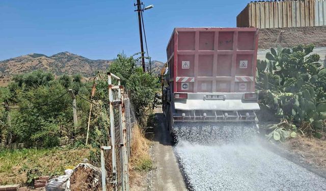 BAŞKAN ANIL YETİŞKİN İLE EFELER’DE YOL YATIRIMLARI SÜRÜYOR