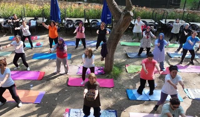 BAŞKAN YETİŞKİN’DEN HUZURA DAVET EFELER’DE YOGA AKŞAMI