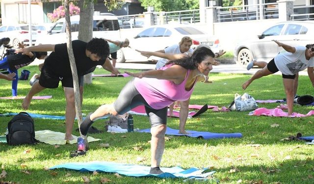 Kuşadası'nda sabah sporu etkinliklerine yoğun ilgi