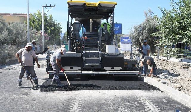 Kuşadası'nda sıcak asfalt çalışmasında sona gelindi