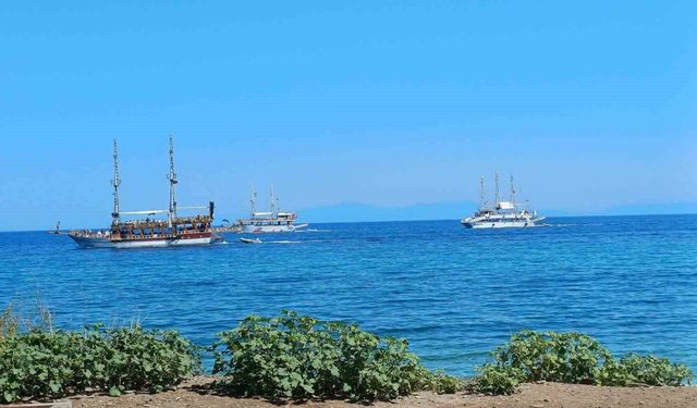 Kuşadası'nda tekne turlarına yoğun ilgi