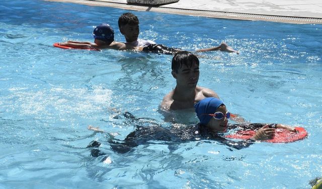 Kuşadası'nda ücretsiz Yaz Spor Okulları kapılarını açtı