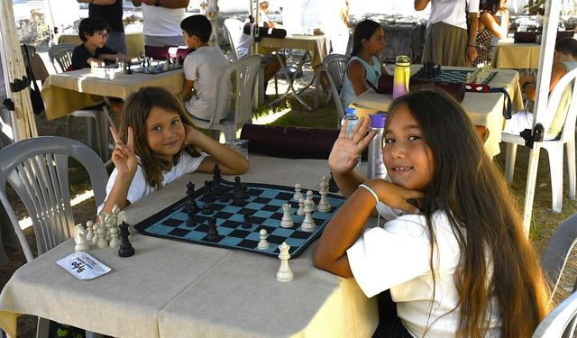 Kuşadası'nda uluslararası satranç turnuvası düzenlendi