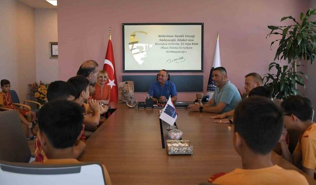 Kuşadası'nın gönül köprüsü 9 yıldır çocukları buluşturuyor