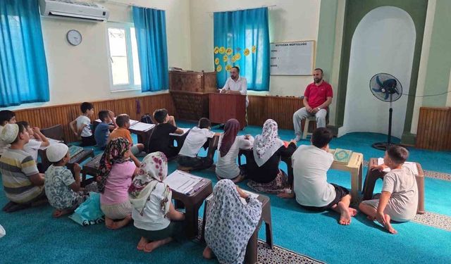 Kuyucak'ta Yaz Kur'an Kursu öğrencilerine rehberlik seminerleri