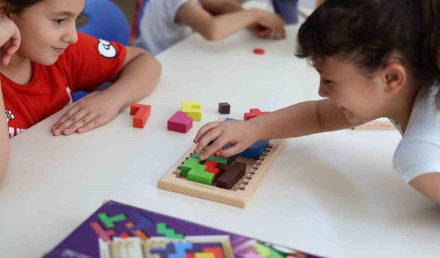 Minikler akıl oyunlarıyla hem eğleniyor hem öğreniyorlar