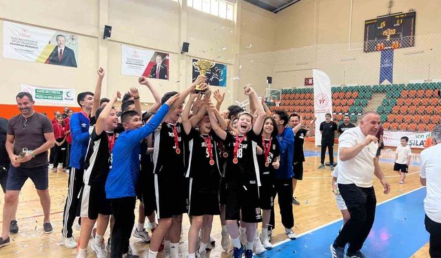 Minikler Hentbol Türkiye Şampiyonası Kuşadası'nda tamamlandı
