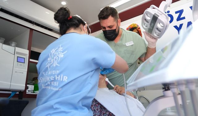 Mobil diş klinikleri üç ilçede vatandaşlarla buluştu
