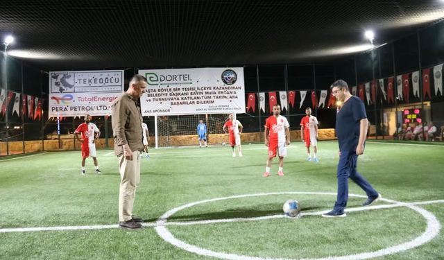 Yenipazar'da Mahmut Öz Halı Saha Turnuvası başladı