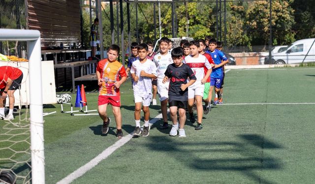 EFELER’DE GELECEĞİN YILDIZLARI MEHMET ANBARLI SPOR TESİSLERİ’NDE  YETİŞİYOR