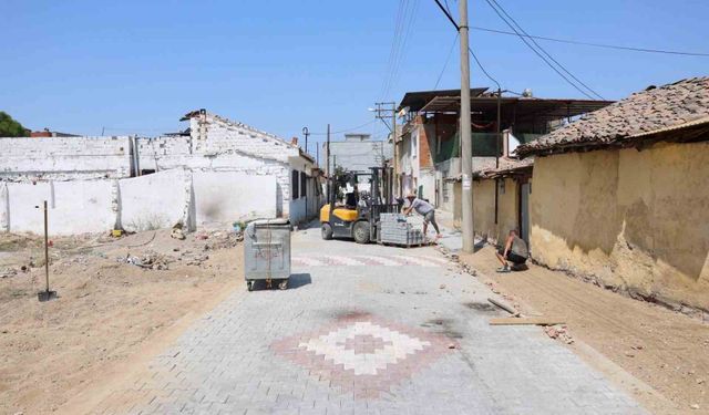 İncirliova'da 3 sokakta yol yenileme çalışmaları sürüyor