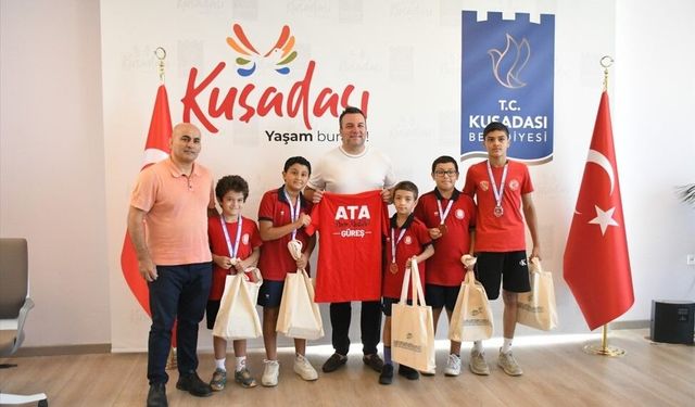 Kuşadası Belediye Başkan Vekili Demirtaş şampiyon güreşçileri ağırladı