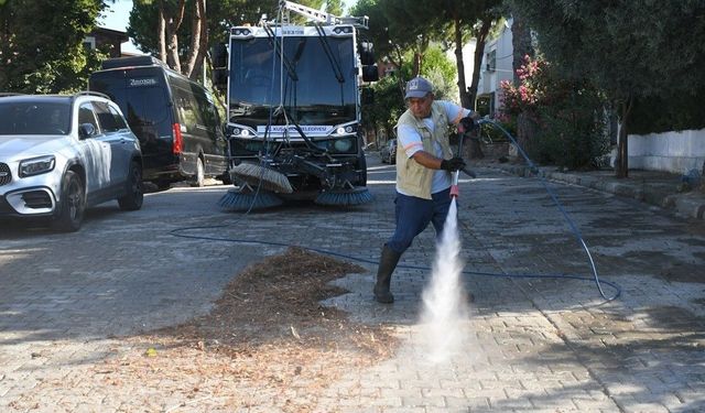 Kuşadası Belediyesi'nden yaz sezonunda yoğun temizlik mesaisi