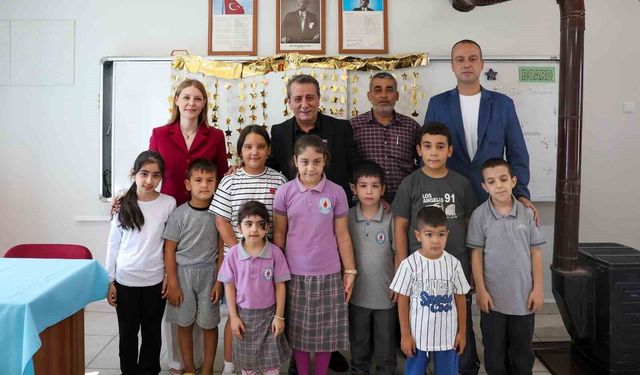 BAŞKAN ANIL YETİŞKİN’DEN MİNİK ÖĞRENCİLERE İLK GÜN SÜRPRİZİ