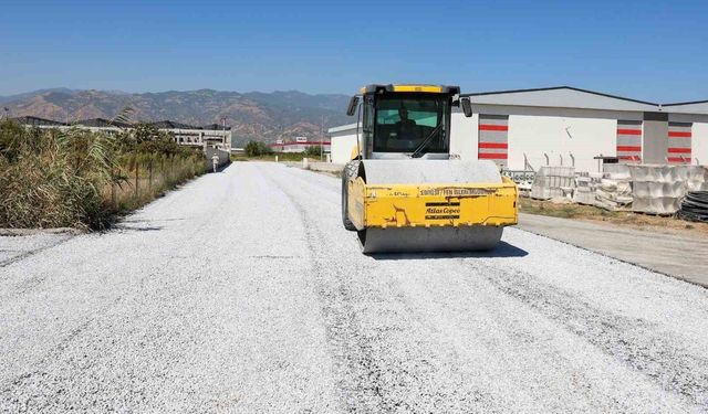 BAŞKAN YETİŞKİN’DEN ASTİM VE TEPECİK’E 15 BİN METREKARE ASFALT