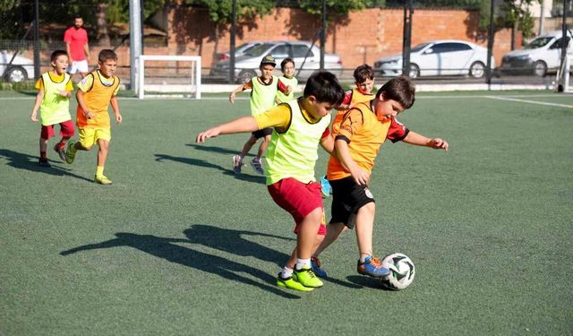 BAŞKAN ANIL YETİŞKİN’İN SPOR HAMLESİYE GELECEĞİN YILDIZLARI EFELER’DE YETİŞİYOR