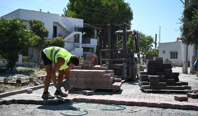 Kuşadası'nda yollar yenileniyor