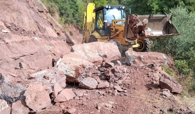 EFELER BELEDİYESİ’NDEN KAPANAN YOLLARA HIZLI MÜDAHALE
