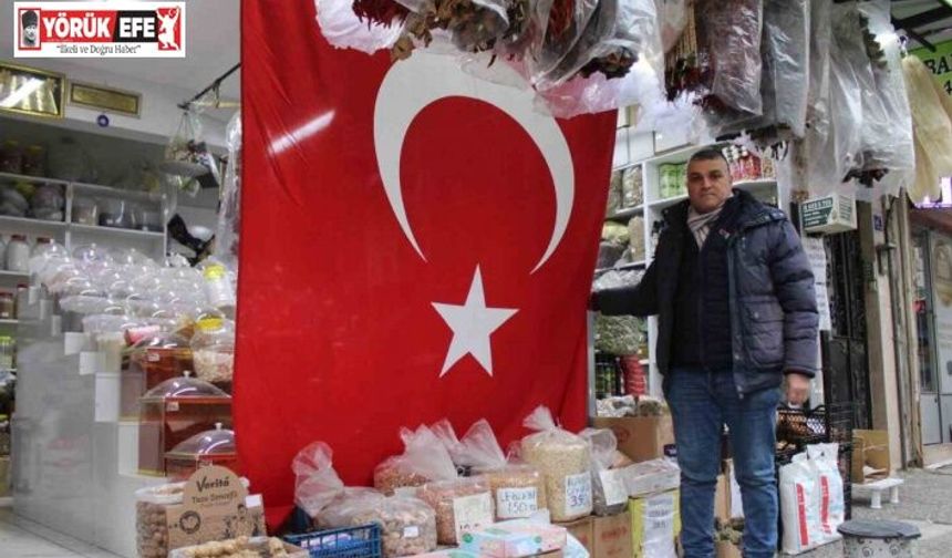 Aydınlı esnaftan ’5 metrelik’ bayrak tepkisi