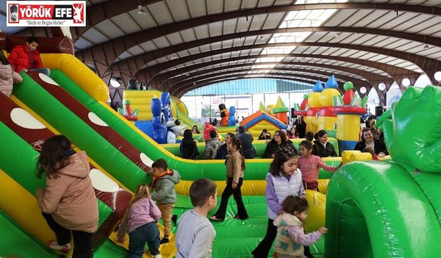 BAŞKAN KIVRAK ÇOCUKLARI KARNE ŞENLİĞİ’YLE SEVİNDİRDİ